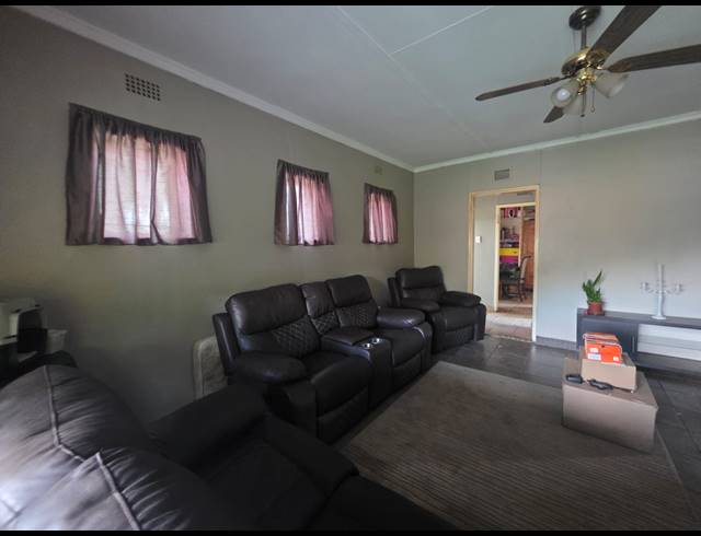 3 BEDROOM HOUSE FOR SALE IN VANDERBIJLPARK SW 5